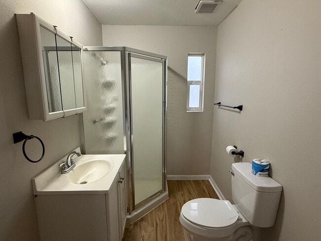 Building Photo - Now renting 2 bedroom House