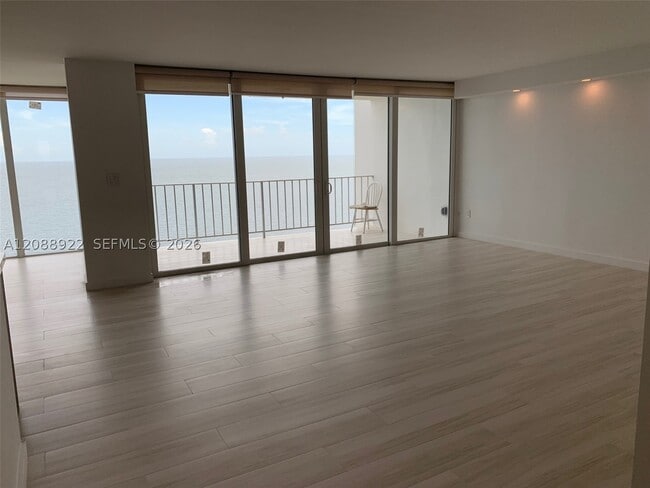 Building Photo - 881 Ocean Dr