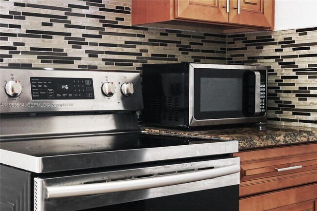 Building Photo - 1501 N 58th Ave