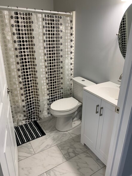 Building Photo - 32 Baird St