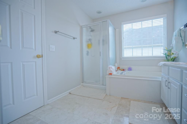 Building Photo - 9832 Ashburton Dr