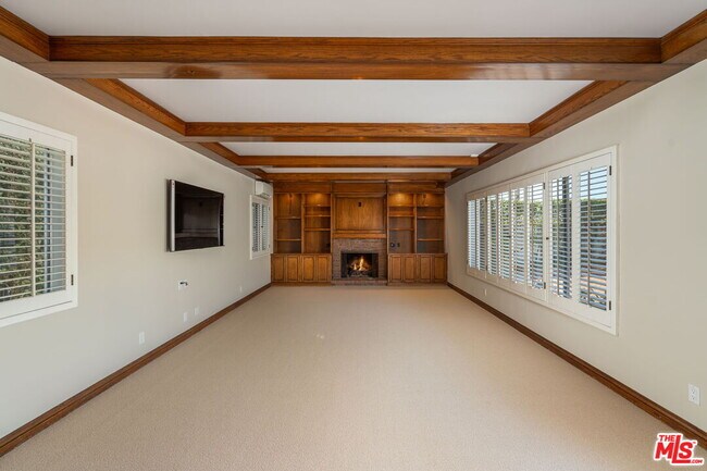 Building Photo - 14972 Camarosa Dr