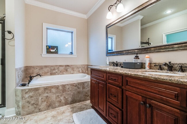 Building Photo - 205 Churchill Dr