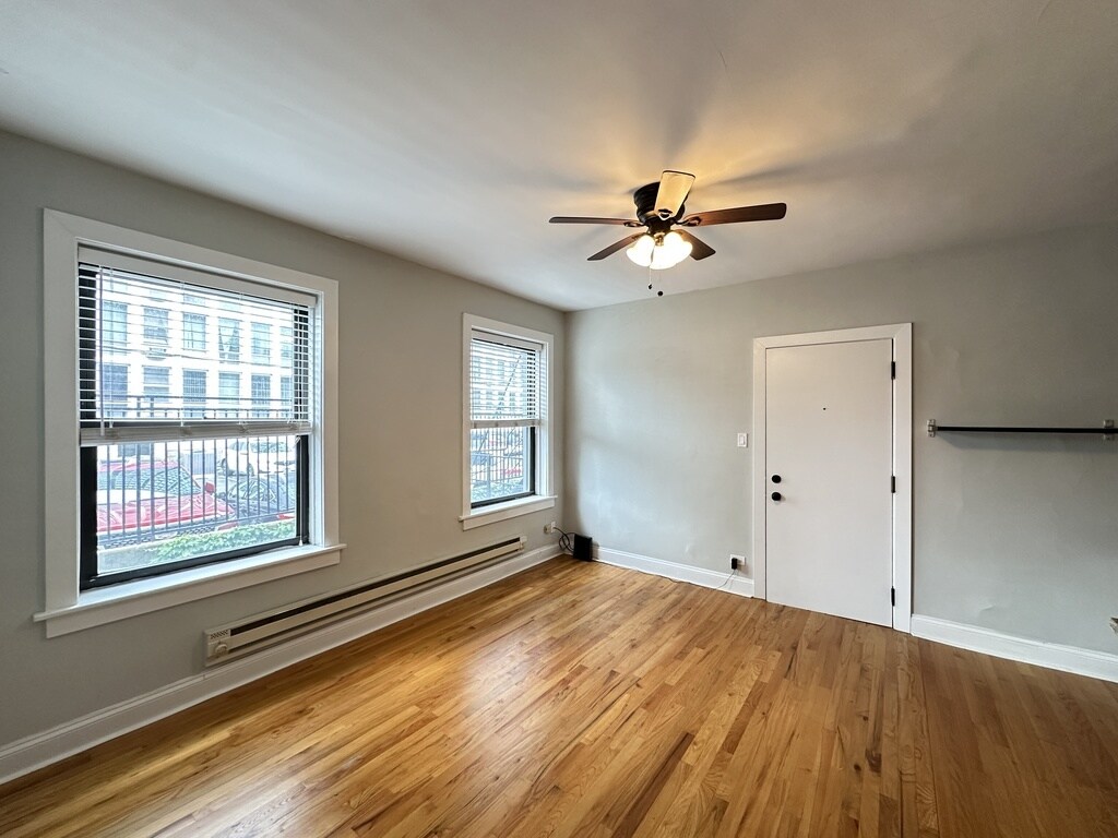 Building Photo - 625 W Patterson Ave
