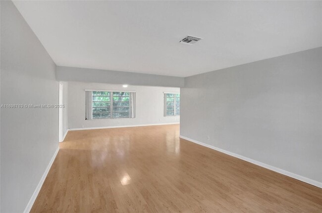 Building Photo - 5386 Balsam Terrace