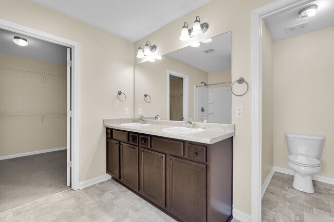 Building Photo - AVAILABLE JUNE 2025 [SMALL PET PREFERRED: ...