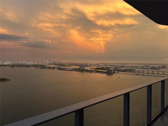 Building Photo - 700 NE 24th St