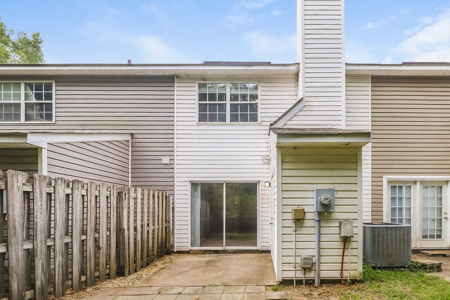 Building Photo - 3204 Summercroft Ln