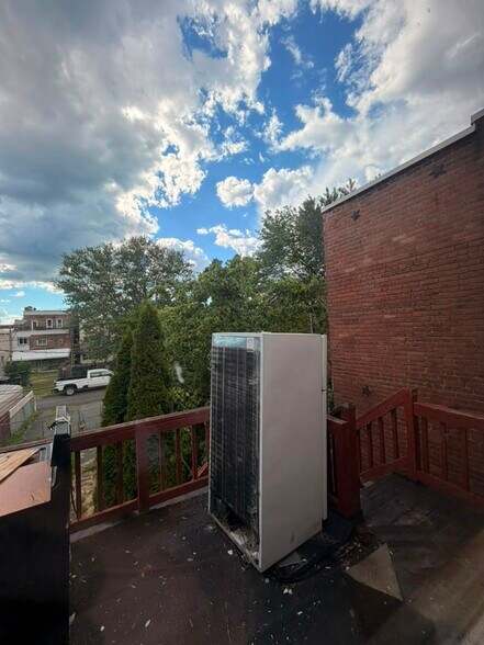 Building Photo - 373 3rd St