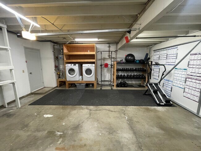 Building Photo - 1558 Wakefield Ave