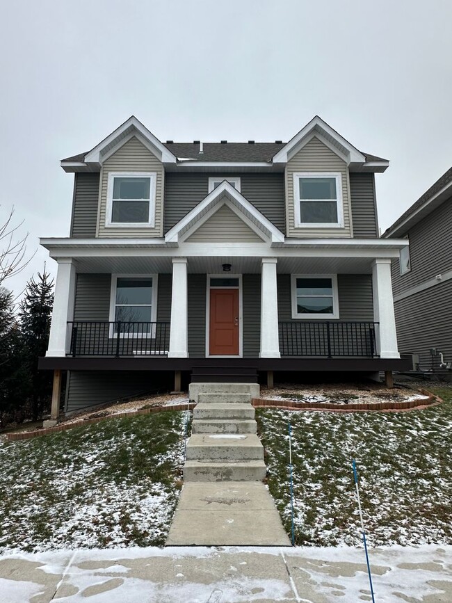 Building Photo - Beautiful 3 bed 3 bath home in the heart of Eden prairie!