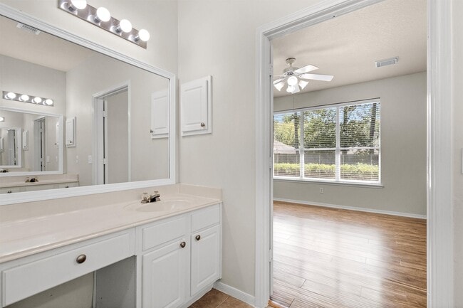 Building Photo - 127 N Willow Point Cir