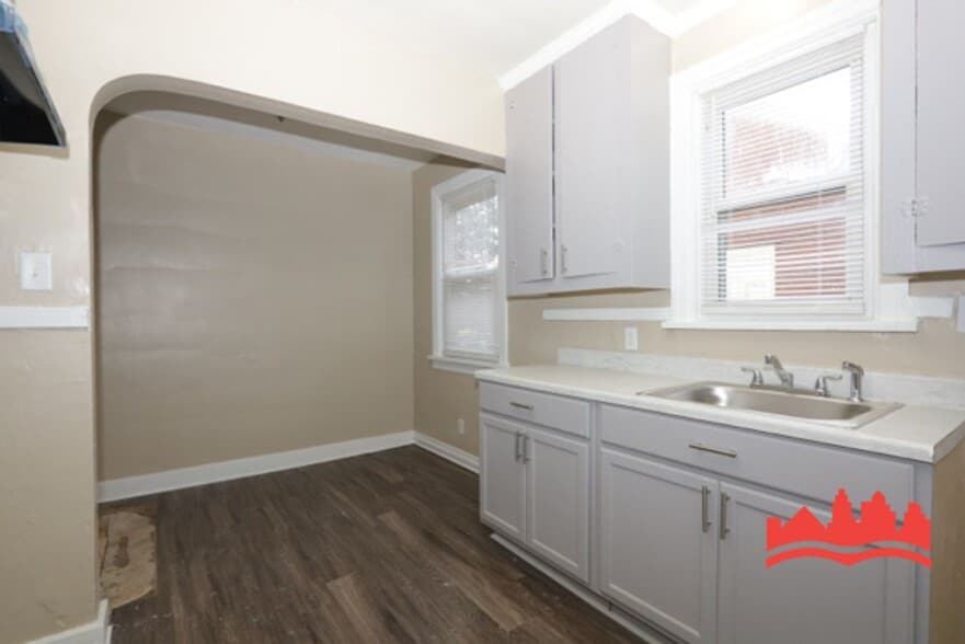 Building Photo - 2415 Arlington Ave