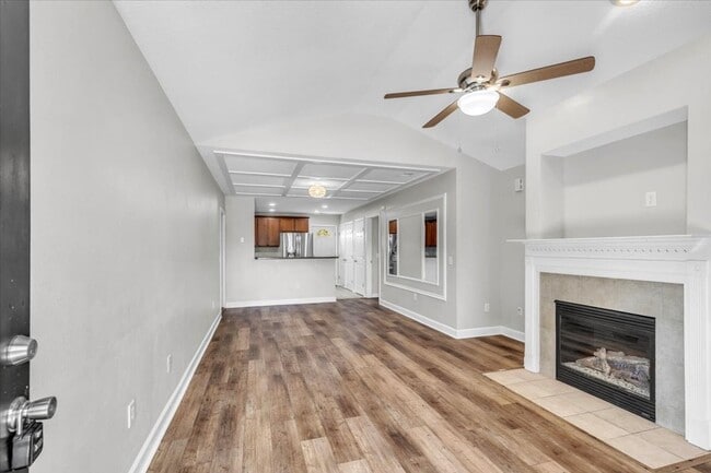 Building Photo - Perfectly Located 3 Bed, 2 Bath Home in Li...