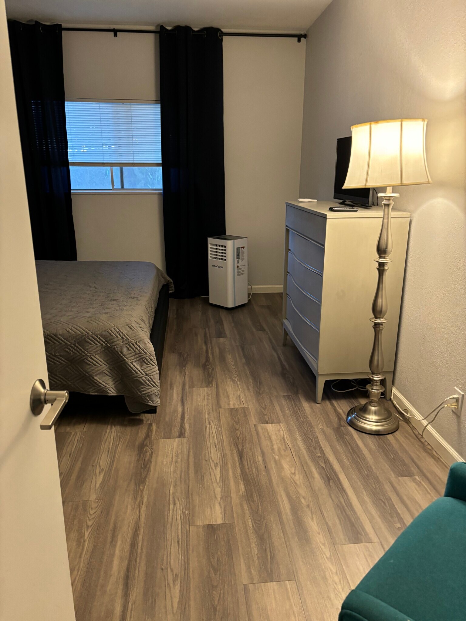 Befroom - 357 E Thomas Rd