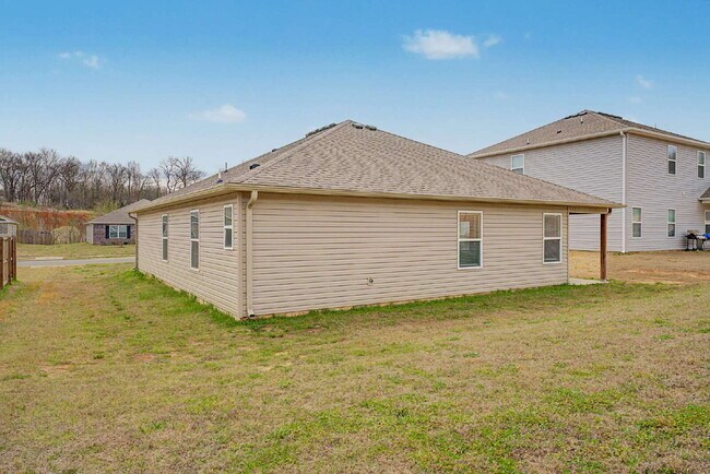 Building Photo - 4404 SW Sackett Ave