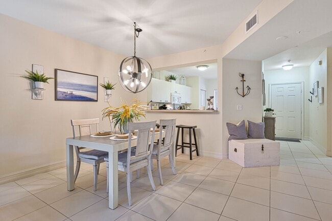 Building Photo - ** Immaculate Blue Heron Sanctuary Condo ~ Available ASAP **