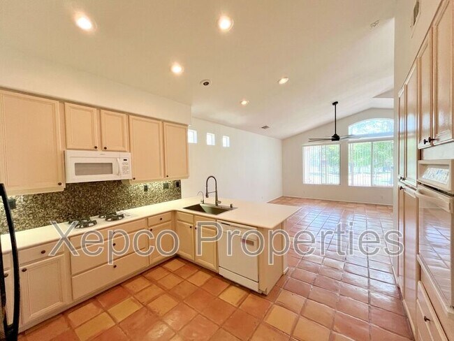 Building Photo - 42451 Saladin Dr