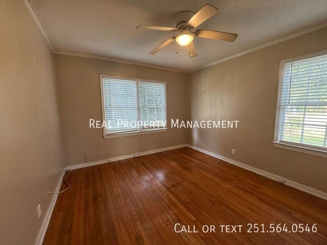 Building Photo - 207 Pinehill Dr