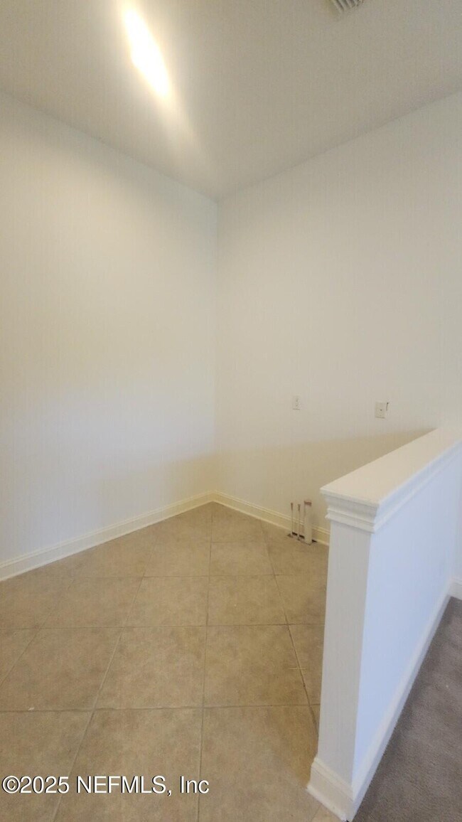Building Photo - 654 S Loop Pkwy
