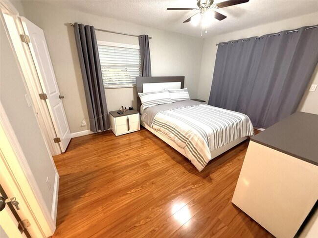 Building Photo - 2528 SW Natura Blvd