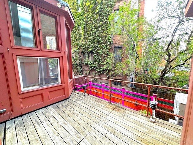 Building Photo - 32 Gloucester St