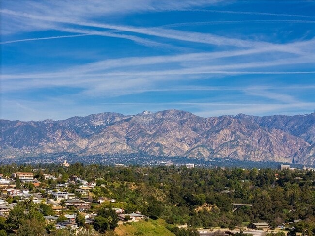 Building Photo - 712 Chestnut Ave