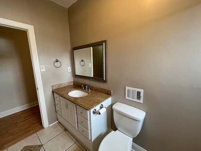 Building Photo - 350 Ophelia St