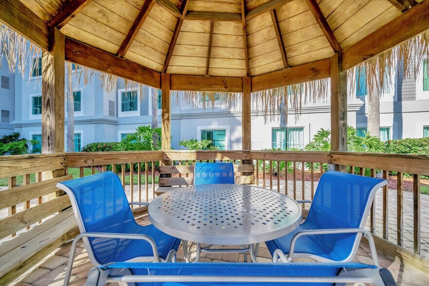 Building Photo - 8303 Palm Pkwy