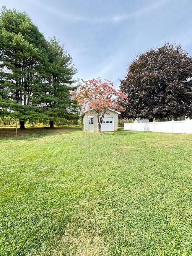 Building Photo - Spacious 3br Home for rent located in Whit...