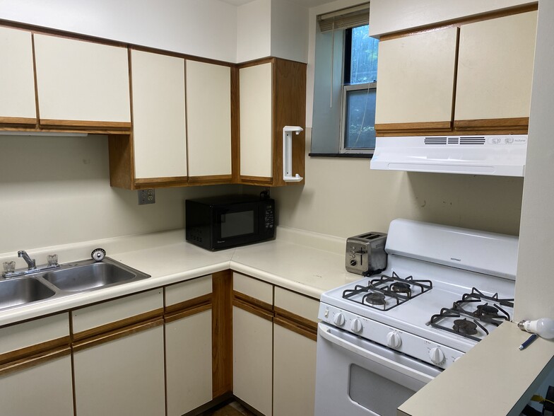 Building Photo - 204 Miller St
