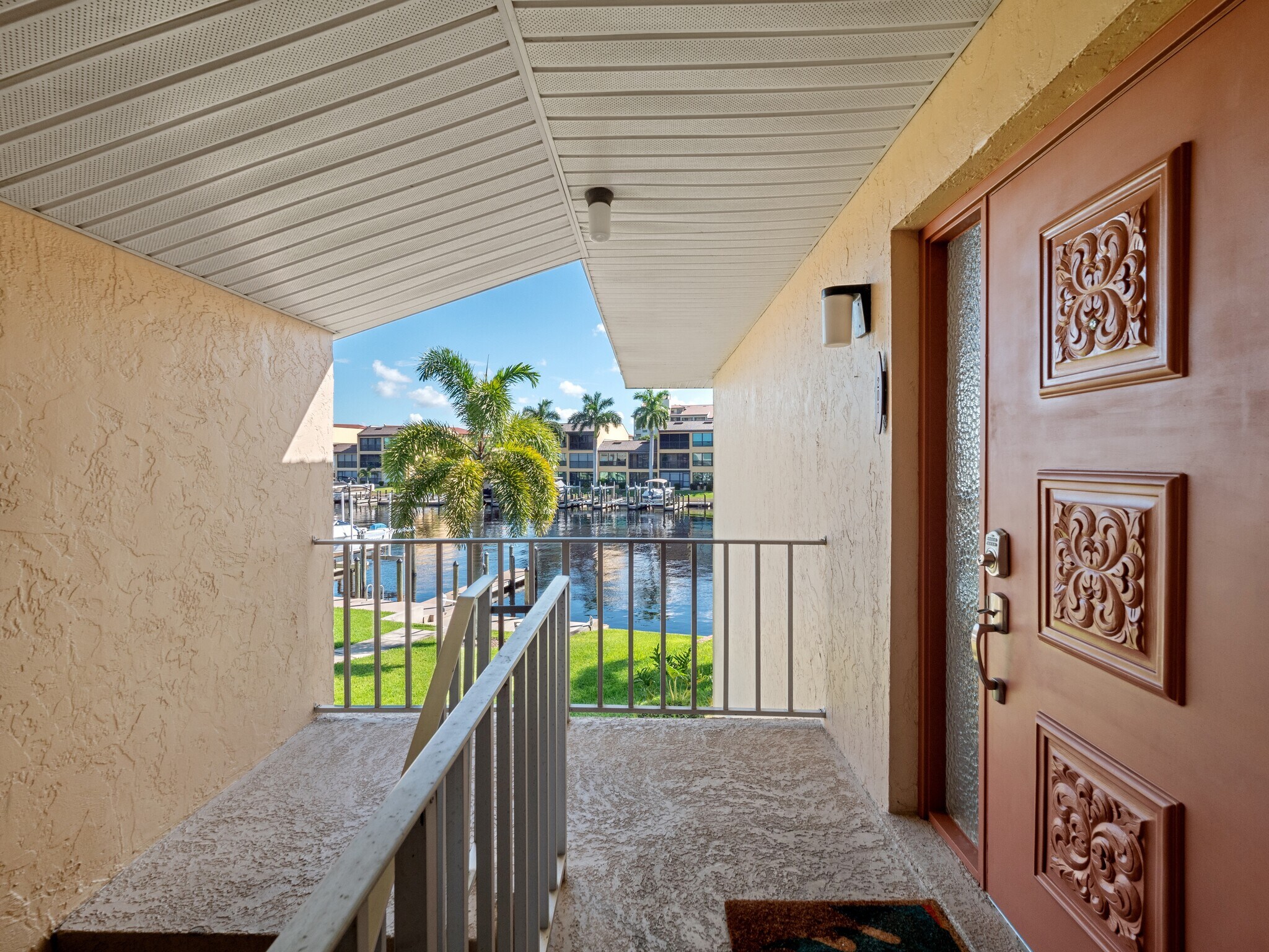 Private entrance - 4105 SE 19th Pl