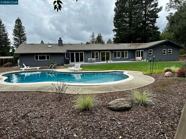 Building Photo - 226 Alderbrook Pl