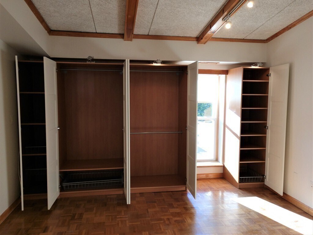 Building Photo - 57 Broadlawn Park