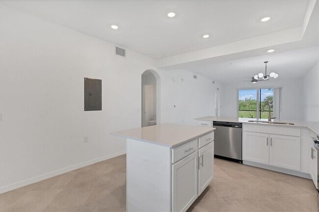 Building Photo - 14161 Heritage Landing Blvd
