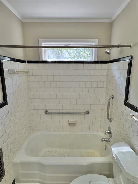 Building Photo - 929 Parkwood Dr
