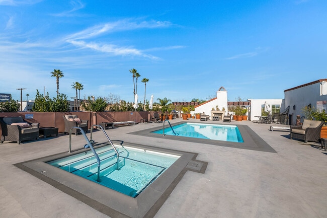 Building Photo - 10648 Woodbridge St