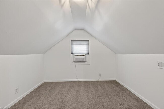 Building Photo - 8507 Chapin St