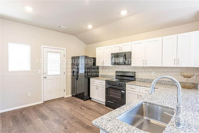 Building Photo - 2590 S Ouachita Dr