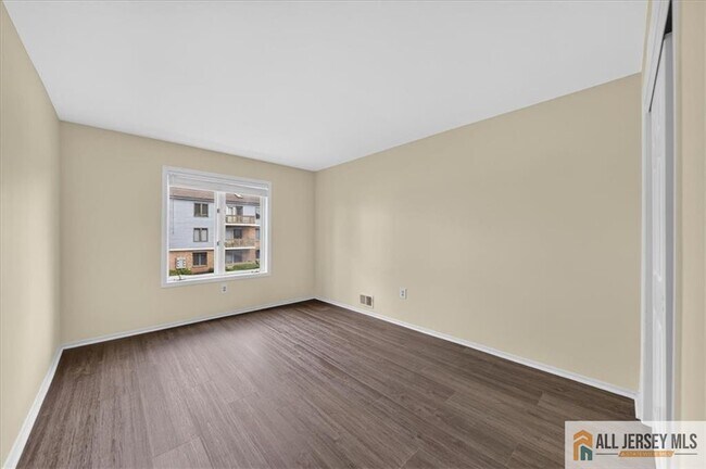 Building Photo - 710 Peach St