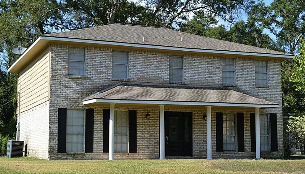 Building Photo - 2614 N Woodloch St
