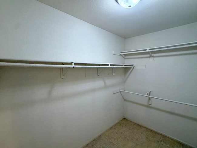 Building Photo - 3366 Waterford Dr