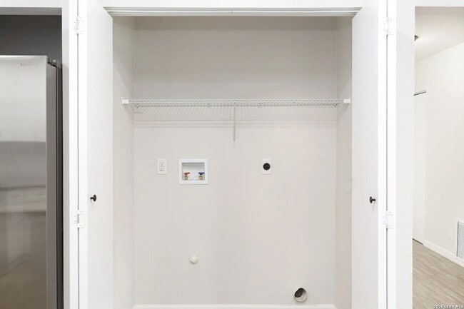 Building Photo - Single Story Home Near Tom Slick Park