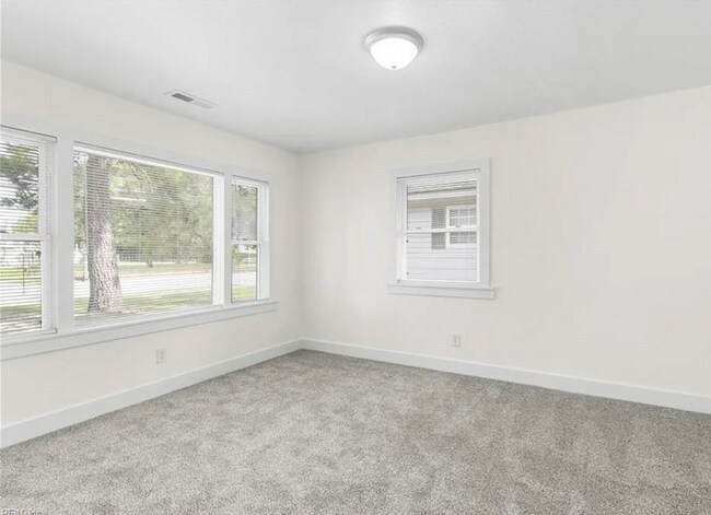 Building Photo - 511 Shepard St