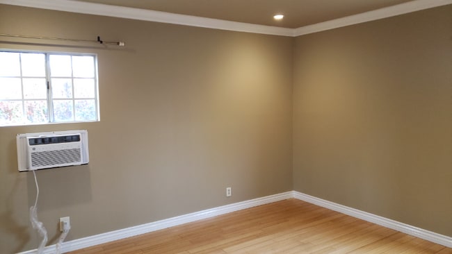 Building Photo - 1435 S Sierra Bonita Ave