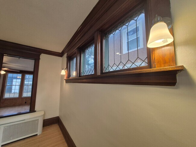 Building Photo - 416 Daly St