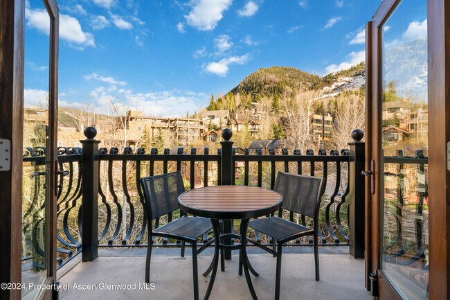 Building Photo - 415 E Dean St