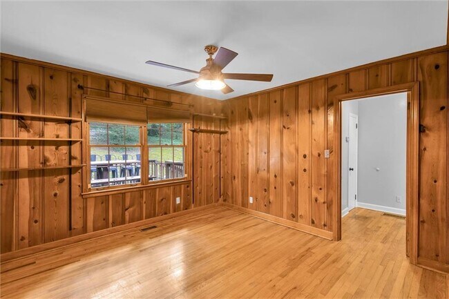 Building Photo - 1857 Fern Creek Ln NE