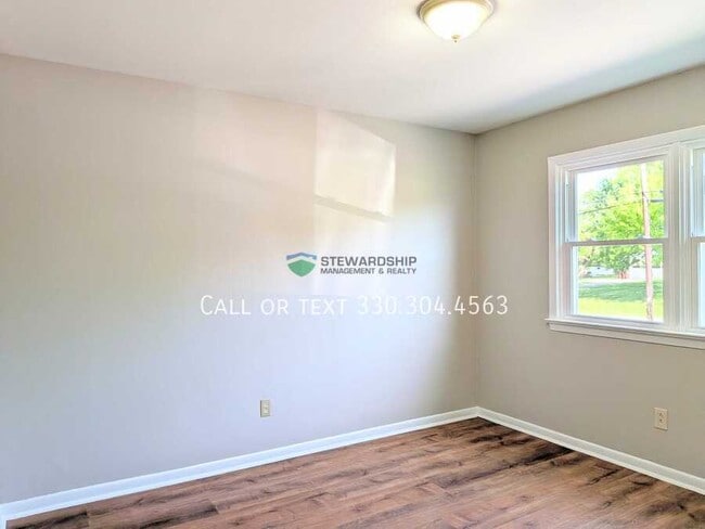 Building Photo - 614 Highland Dr