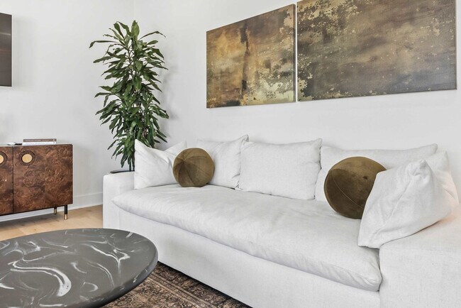 Building Photo - 346 Peters St SW